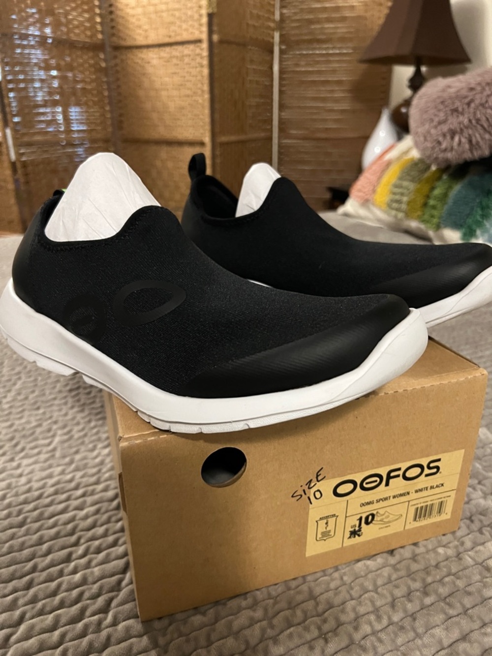 OOFOS Black sport  Slip-On Athletic recovery Sneakers / W sz 10 *NEW